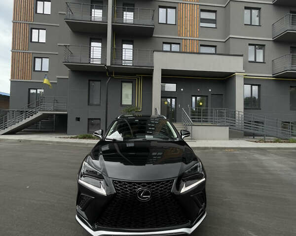 Чорний Лексус НХ, об'ємом двигуна 2 л та пробігом 54 тис. км за 26800 $, фото 1 на Automoto.ua