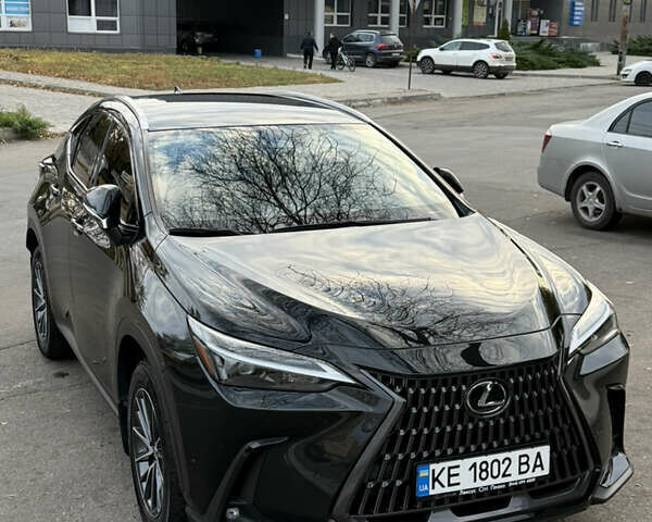 Черный Лексус НХ, объемом двигателя 2.49 л и пробегом 23 тыс. км за 48500 $, фото 1 на Automoto.ua