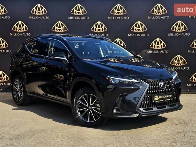 Черный Лексус НХ, объемом двигателя 2.49 л и пробегом 10 тыс. км за 46000 $, фото 1 на Automoto.ua