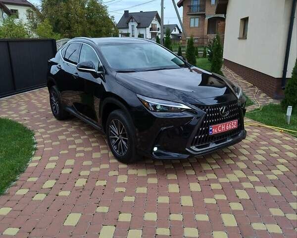 Чорний Лексус НХ, об'ємом двигуна 2.5 л та пробігом 31 тис. км за 37500 $, фото 1 на Automoto.ua