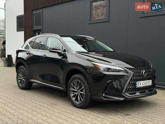 Черный Лексус НХ, объемом двигателя 2.49 л и пробегом 16 тыс. км за 49900 $, фото 1 на Automoto.ua