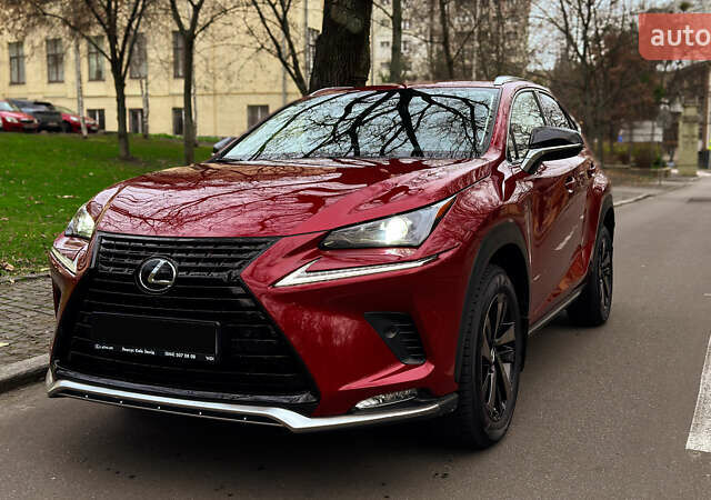 Красный Лексус НХ, объемом двигателя 2 л и пробегом 7 тыс. км за 37900 $, фото 1 на Automoto.ua