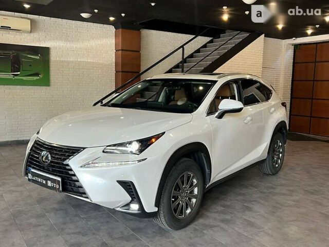 Лексус НХ, объемом двигателя 2 л и пробегом 35 тыс. км за 35900 $, фото 1 на Automoto.ua