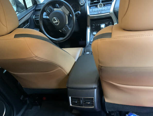 Лексус НХ, объемом двигателя 2 л и пробегом 107 тыс. км за 22000 $, фото 1 на Automoto.ua