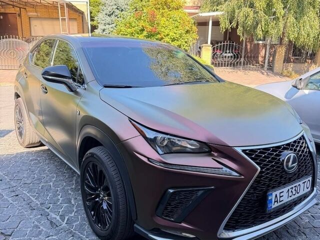 Сірий Лексус НХ, об'ємом двигуна 2 л та пробігом 125 тис. км за 22500 $, фото 1 на Automoto.ua