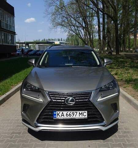 Серый Лексус НХ, объемом двигателя 2 л и пробегом 165 тыс. км за 21500 $, фото 1 на Automoto.ua