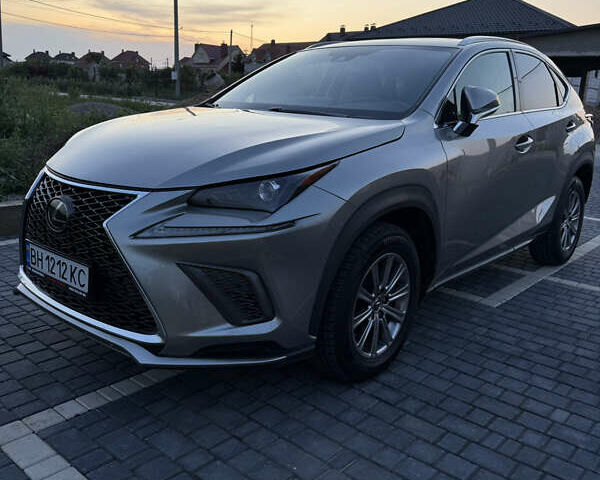 Сірий Лексус НХ, об'ємом двигуна 2 л та пробігом 59 тис. км за 32000 $, фото 1 на Automoto.ua