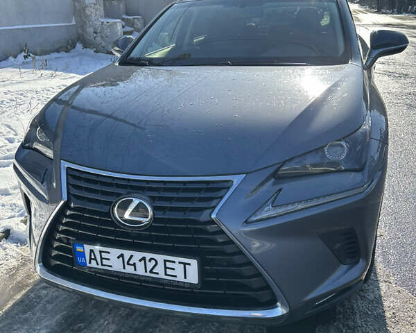 Серый Лексус НХ, объемом двигателя 1.99 л и пробегом 68 тыс. км за 29500 $, фото 1 на Automoto.ua