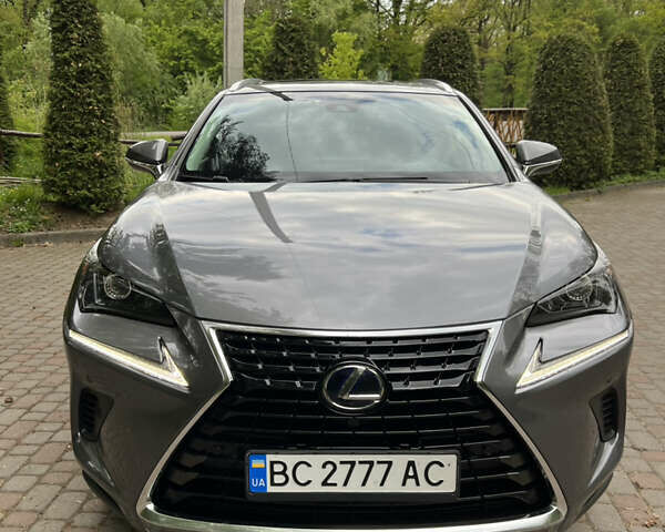 Сірий Лексус НХ, об'ємом двигуна 2.5 л та пробігом 100 тис. км за 31500 $, фото 1 на Automoto.ua