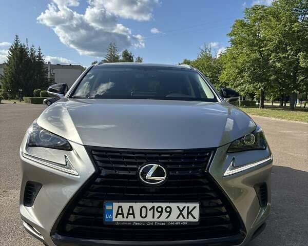 Серый Лексус НХ, объемом двигателя 2 л и пробегом 152 тыс. км за 30900 $, фото 1 на Automoto.ua