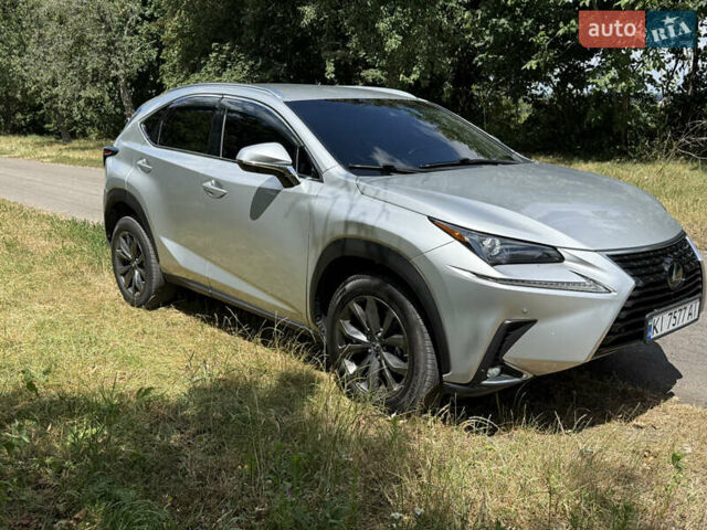 Сірий Лексус НХ, об'ємом двигуна 2 л та пробігом 57 тис. км за 25900 $, фото 1 на Automoto.ua