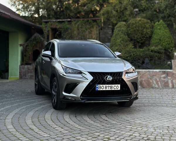 Сірий Лексус НХ, об'ємом двигуна 2 л та пробігом 18 тис. км за 30999 $, фото 1 на Automoto.ua