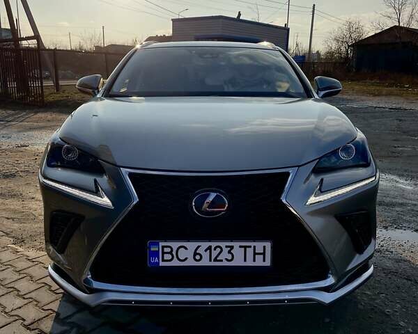 Серый Лексус НХ, объемом двигателя 2 л и пробегом 90 тыс. км за 27000 $, фото 1 на Automoto.ua
