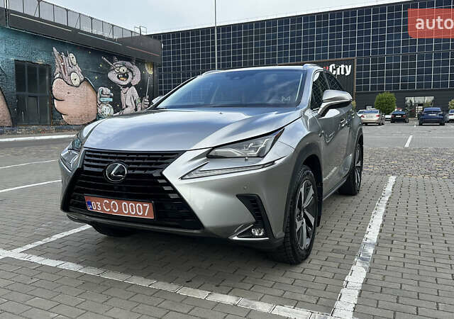 Серый Лексус НХ, объемом двигателя 2 л и пробегом 49 тыс. км за 31900 $, фото 1 на Automoto.ua