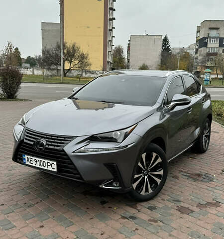 Серый Лексус НХ, объемом двигателя 2 л и пробегом 69 тыс. км за 30900 $, фото 1 на Automoto.ua