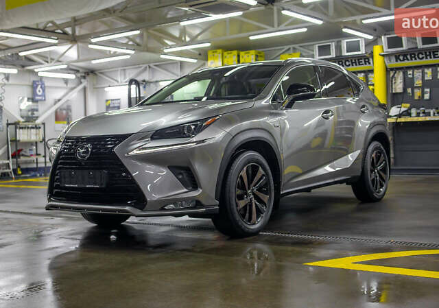 Сірий Лексус НХ, об'ємом двигуна 2 л та пробігом 29 тис. км за 35200 $, фото 1 на Automoto.ua