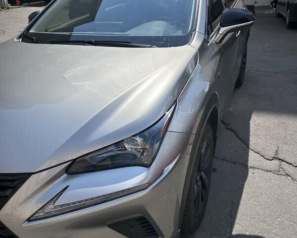 Серый Лексус НХ, объемом двигателя 2 л и пробегом 35 тыс. км за 40500 $, фото 1 на Automoto.ua