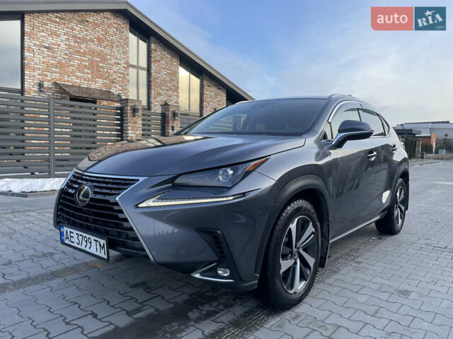 Серый Лексус НХ, объемом двигателя 2 л и пробегом 30 тыс. км за 30400 $, фото 1 на Automoto.ua