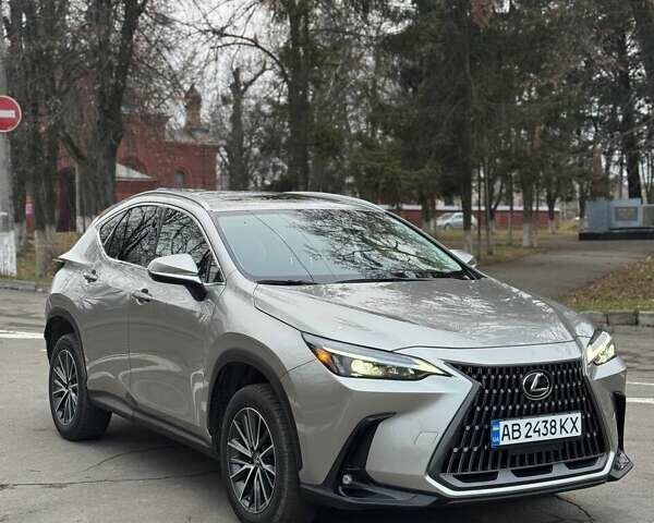 Серый Лексус НХ, объемом двигателя 2.49 л и пробегом 14 тыс. км за 49200 $, фото 1 на Automoto.ua