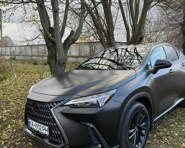 Серый Лексус НХ, объемом двигателя 2.49 л и пробегом 28 тыс. км за 46500 $, фото 1 на Automoto.ua