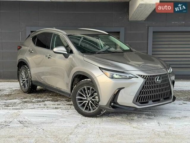 Сірий Лексус НХ, об'ємом двигуна 2.49 л та пробігом 42 тис. км за 36500 $, фото 1 на Automoto.ua