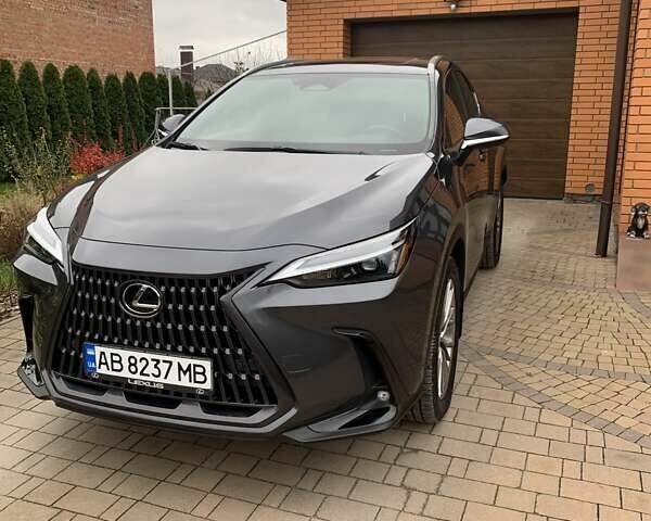 Серый Лексус НХ, объемом двигателя 2.49 л и пробегом 64 тыс. км за 45000 $, фото 1 на Automoto.ua