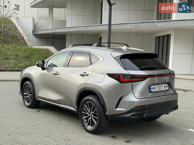 Серый Лексус НХ, объемом двигателя 2.49 л и пробегом 13 тыс. км за 52000 $, фото 1 на Automoto.ua