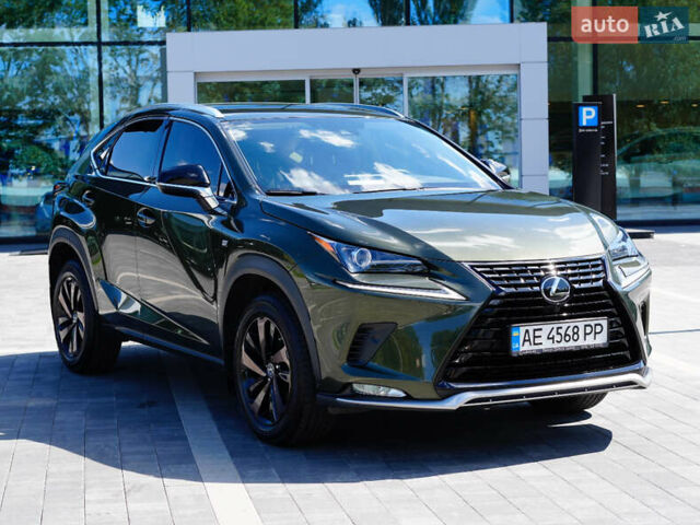 Зелений Лексус НХ, об'ємом двигуна 2 л та пробігом 15 тис. км за 38000 $, фото 1 на Automoto.ua