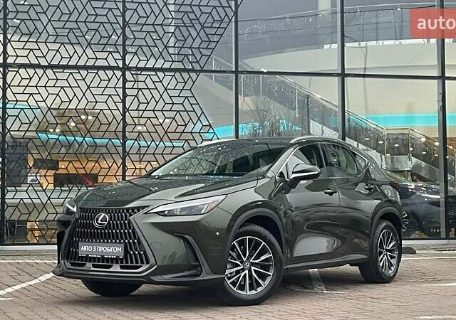 Зеленый Лексус НХ, объемом двигателя 1.99 л и пробегом 45 тыс. км за 40326 $, фото 1 на Automoto.ua