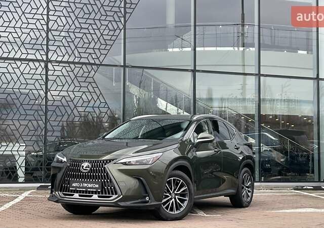 Зеленый Лексус НХ, объемом двигателя 2.49 л и пробегом 31 тыс. км за 49228 $, фото 1 на Automoto.ua