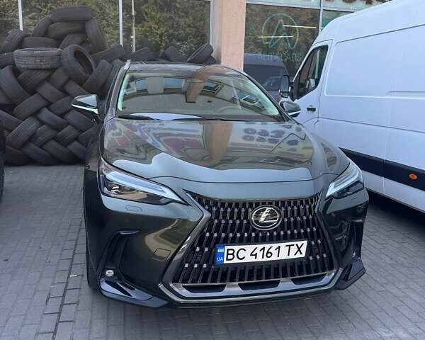 Зеленый Лексус НХ, объемом двигателя 2.49 л и пробегом 49 тыс. км за 54500 $, фото 1 на Automoto.ua