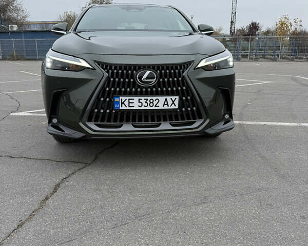 Зеленый Лексус НХ, объемом двигателя 2.49 л и пробегом 8 тыс. км за 46700 $, фото 1 на Automoto.ua