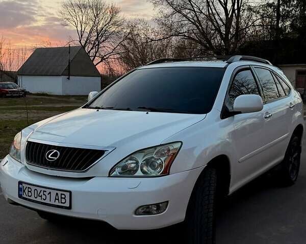 Белый Лексус РХ, объемом двигателя 3.5 л и пробегом 320 тыс. км за 12700 $, фото 1 на Automoto.ua