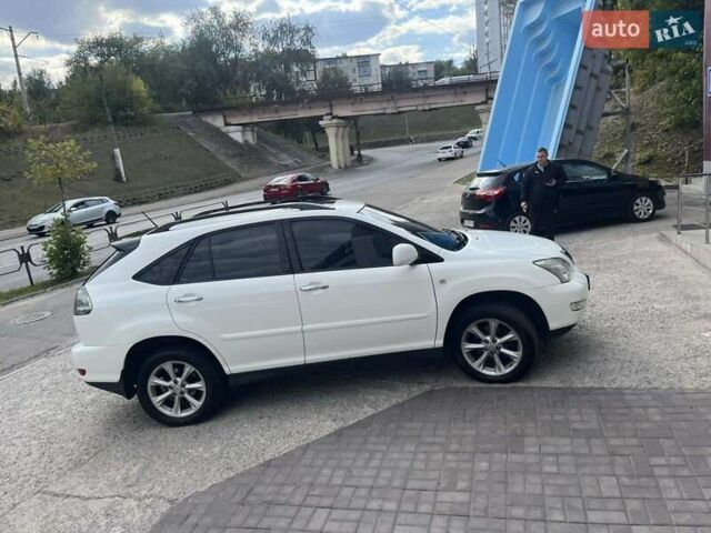 Белый Лексус РХ, объемом двигателя 3.5 л и пробегом 167 тыс. км за 12500 $, фото 1 на Automoto.ua