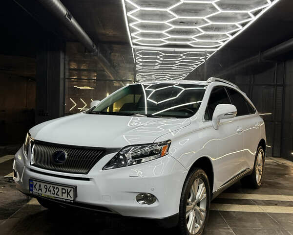 Белый Лексус РХ, объемом двигателя 3.46 л и пробегом 232 тыс. км за 17900 $, фото 1 на Automoto.ua