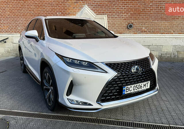 Белый Лексус РХ, объемом двигателя 2 л и пробегом 66 тыс. км за 47999 $, фото 1 на Automoto.ua