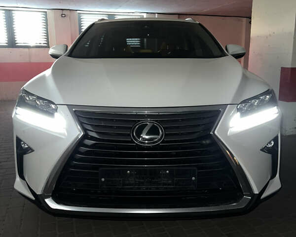 Белый Лексус РХ, объемом двигателя 2 л и пробегом 68 тыс. км за 37000 $, фото 1 на Automoto.ua