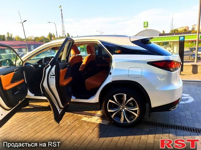 Белый Лексус РХ, объемом двигателя 2 л и пробегом 20 тыс. км за 52000 $, фото 1 на Automoto.ua