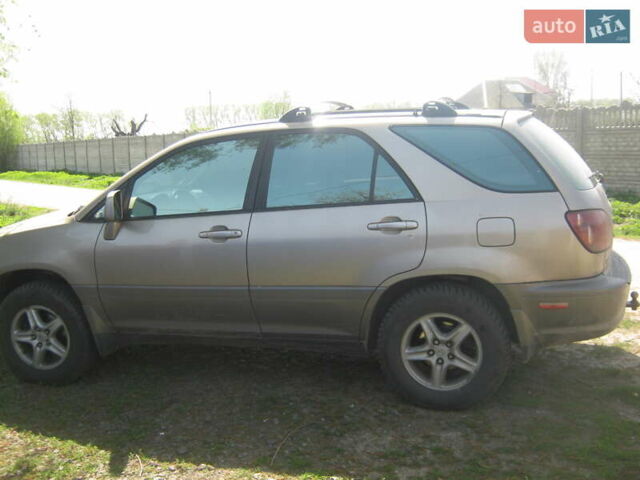 Бежевый Лексус РХ, объемом двигателя 3 л и пробегом 300 тыс. км за 5000 $, фото 1 на Automoto.ua