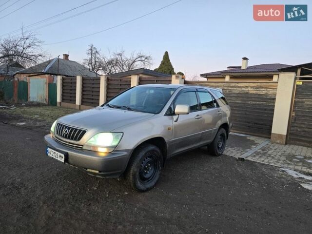Бежевый Лексус РХ, объемом двигателя 3 л и пробегом 300 тыс. км за 4500 $, фото 1 на Automoto.ua