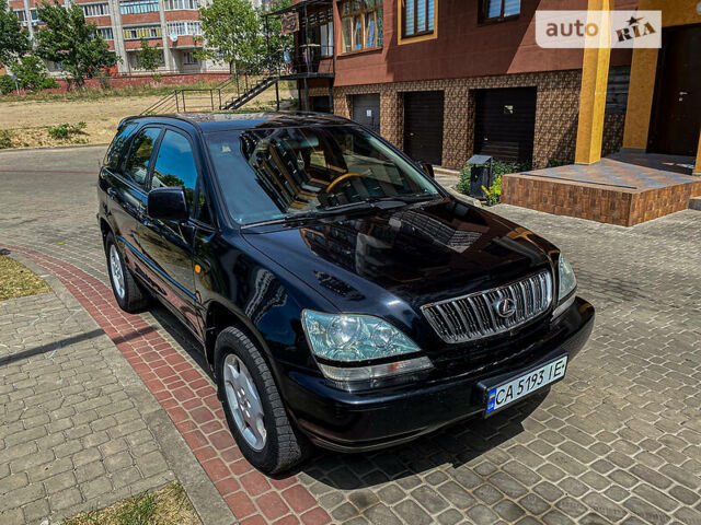 Черный Лексус РХ, объемом двигателя 3 л и пробегом 300 тыс. км за 7500 $, фото 1 на Automoto.ua