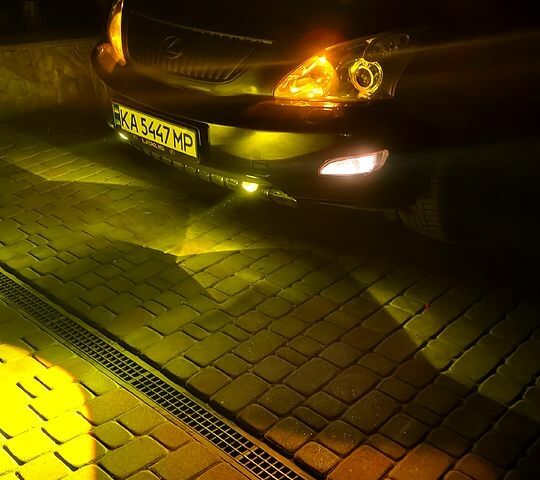 Черный Лексус РХ, объемом двигателя 3 л и пробегом 310 тыс. км за 8500 $, фото 1 на Automoto.ua