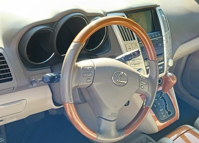 Желтый Лексус РХ, объемом двигателя 3.5 л и пробегом 170 тыс. км за 13539 $, фото 1 на Automoto.ua