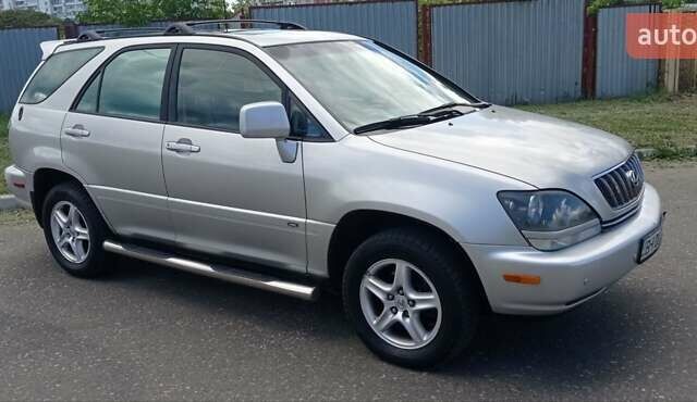 Лексус РХ 2002 в Черноморске (Ильичевске) на Automoto.ua Серый Лексус РХ, объемом двигателя 3 л и пробегом 294 тыс. км за 5700 $, фото 1 на Automoto.ua
