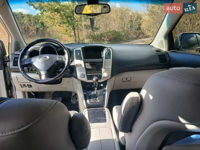 Лексус РХ 2005 в Белой Церкве на Automoto.ua Серый Лексус РХ, объемом двигателя 3.3 л и пробегом 250 тыс. км за 10200 $, фото 1 на Automoto.ua