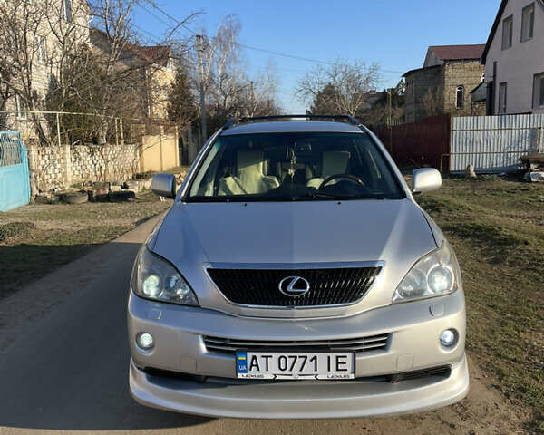 Серый Лексус РХ, объемом двигателя 3.3 л и пробегом 225 тыс. км за 13499 $, фото 1 на Automoto.ua