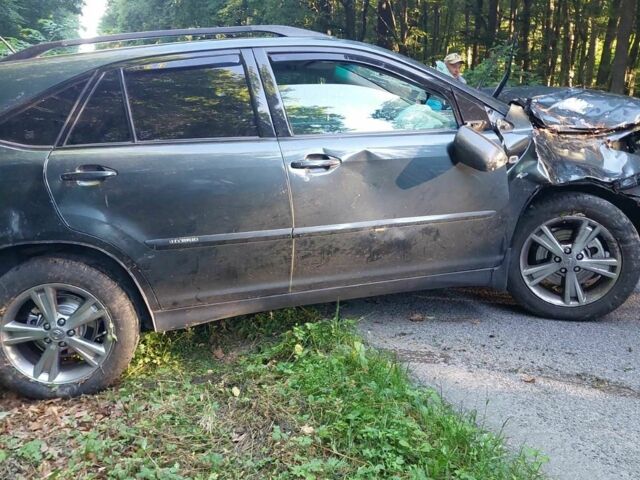 Серый Лексус РХ, объемом двигателя 3.3 л и пробегом 310 тыс. км за 2400 $, фото 1 на Automoto.ua