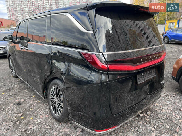 Черный Лексус LM, объемом двигателя 2.49 л и пробегом 34 тыс. км за 81300 $, фото 1 на Automoto.ua