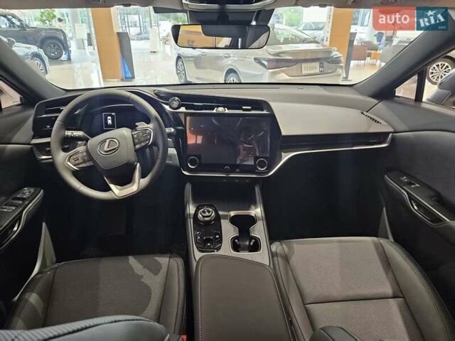 Белый Лексус RZ, объемом двигателя 0 л и пробегом 4 тыс. км за 42000 $, фото 1 на Automoto.ua