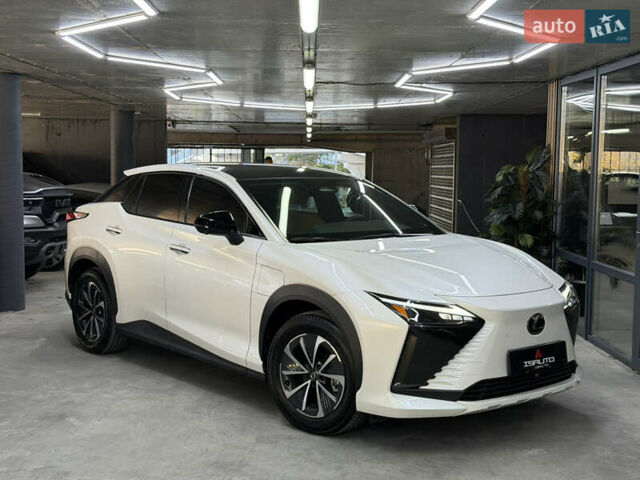 Білий Лексус RZ, об'ємом двигуна 0 л та пробігом 9 тис. км за 41900 $, фото 1 на Automoto.ua